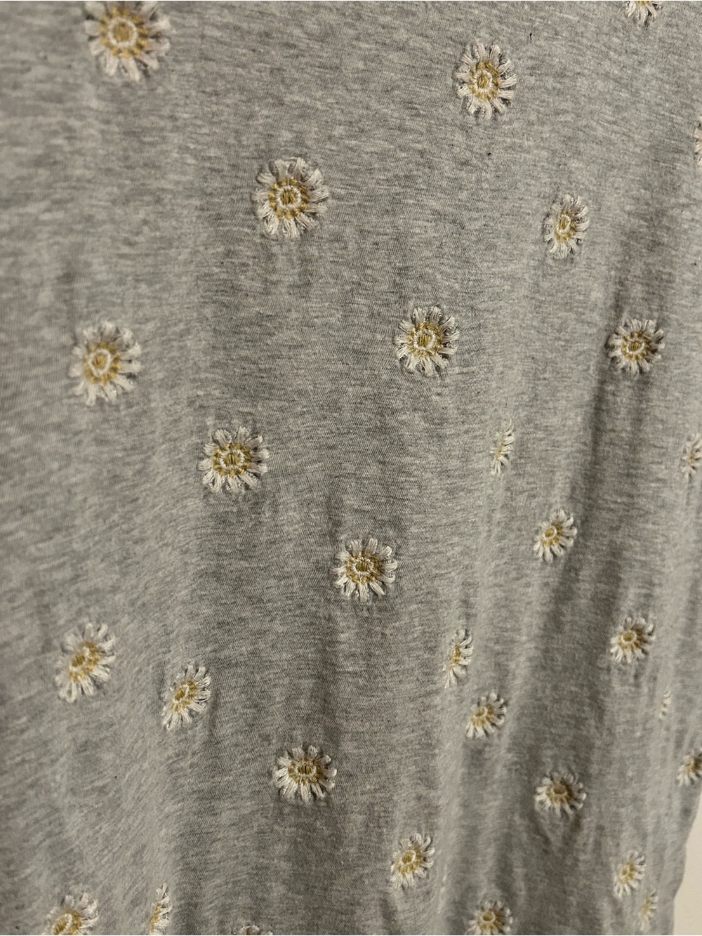 Lucky Brand Heather Gray Embroidered Daisy Tee Size Medium Casual Boho Mom Wear - Picture 3 of 5